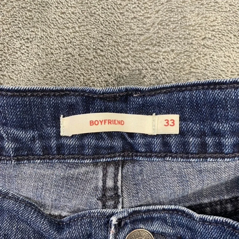 Levis Jeans Boyfriend Womens Size 33 M Relaxed Straight Medium Wash‎ Fit Denim
